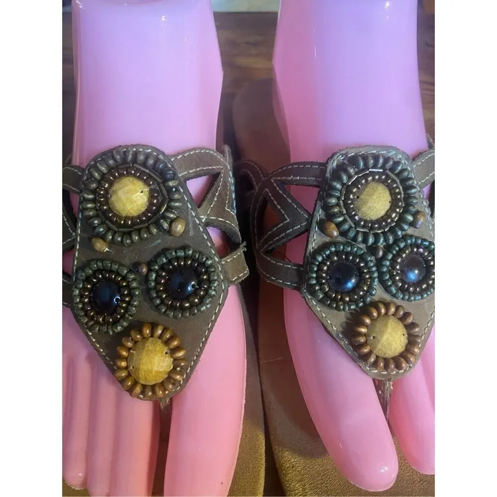 Minnetonka Open Toe Brown Beaded Jeweled Front  Flip Flop Sandals Wm’s Sz 7